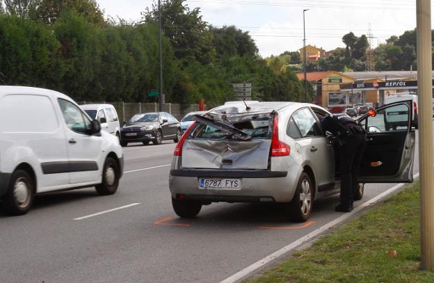 La parte trasera del vehículo quedó destrozado. 