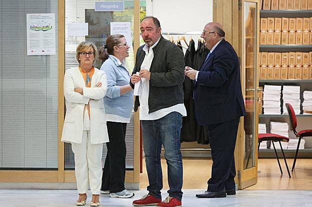 Natalio Grueso, en los juzgados de Avilés en mayo de 2015, cuando acudió a declarar por las facturas del Centro Niemeyer. 