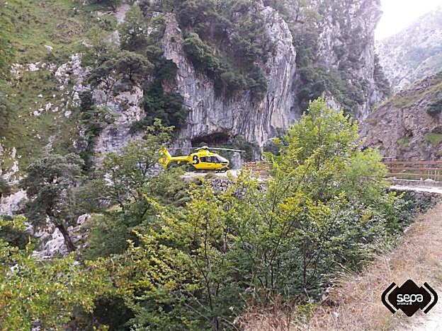 El helicóptero de Bomberos, en la zona del suceso. 