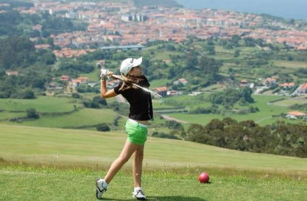 La jugadora durante un entrenamiento en Llanes. 