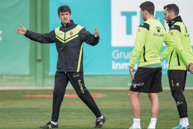 Pacheta, durante un entrenamiento con el Elche. 