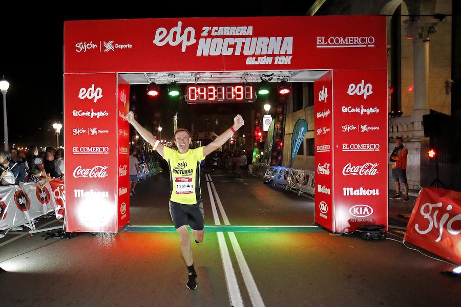Fotos: ¿Estuviste en la EdP Carrera Nocturna Gijón 10 k? ¡Búscate!