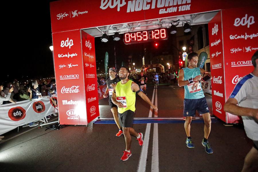 Fotos: ¿Estuviste en la EdP Carrera Nocturna Gijón 10 k? ¡Búscate!