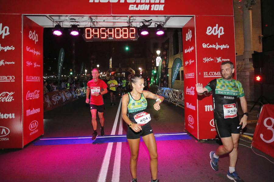 Fotos: ¿Estuviste en la EdP Carrera Nocturna Gijón 10 k? ¡Búscate!