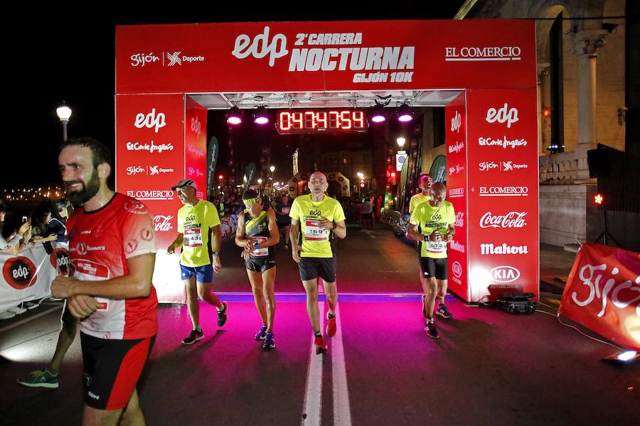 Fotos: ¿Estuviste en la EdP Carrera Nocturna Gijón 10 k? ¡Búscate!