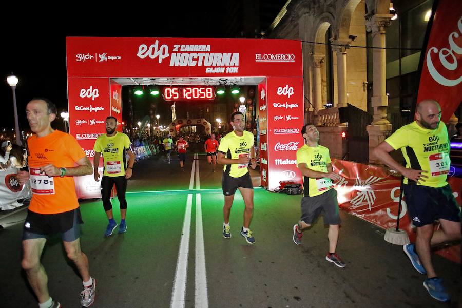 Fotos: ¿Estuviste en la EdP Carrera Nocturna Gijón 10 k? ¡Búscate!