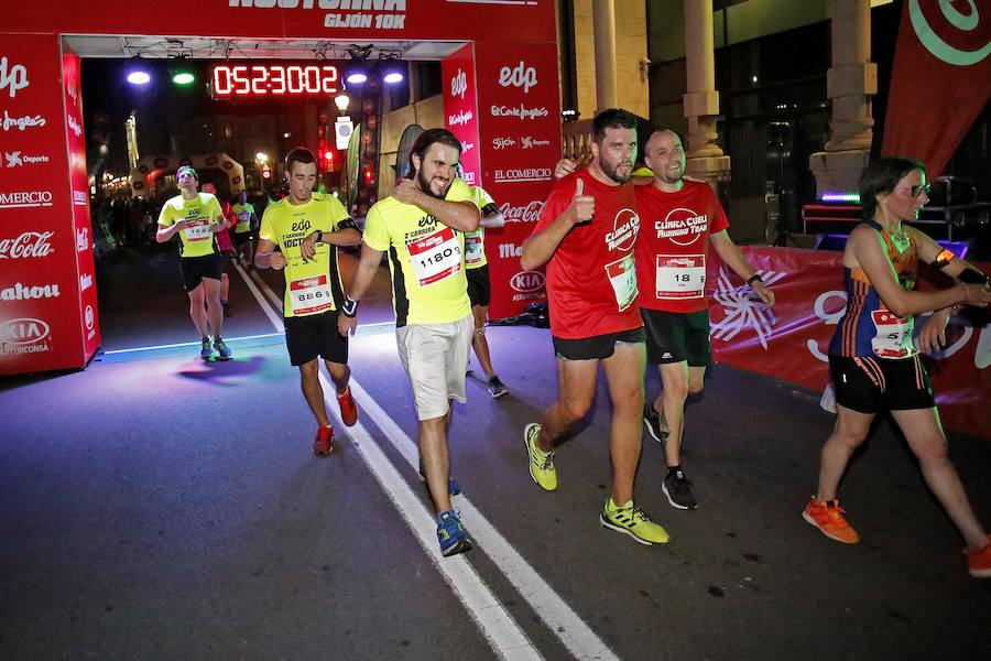 Fotos: ¿Estuviste en la EdP Carrera Nocturna Gijón 10 k? ¡Búscate!