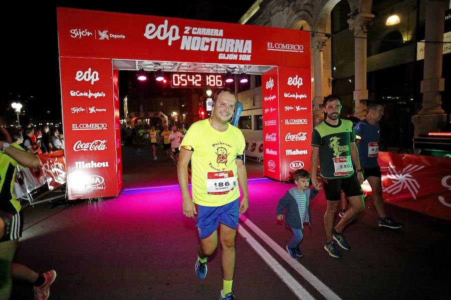 Fotos: ¿Estuviste en la EdP Carrera Nocturna Gijón 10 k? ¡Búscate!