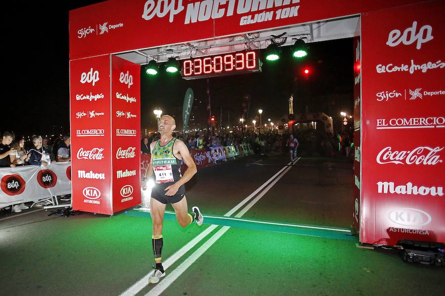 Fotos: ¿Estuviste en la EdP Carrera Nocturna Gijón 10 k? ¡Búscate!