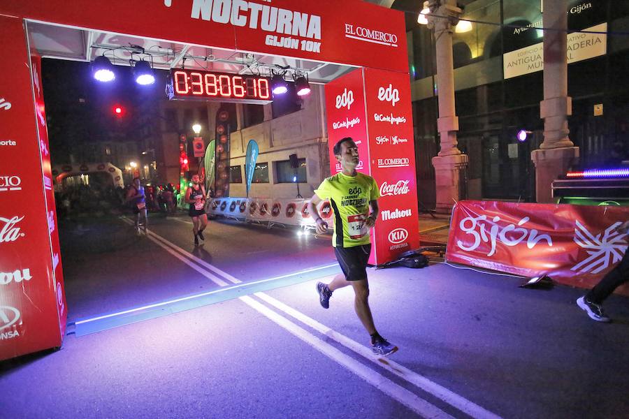 Fotos: ¿Estuviste en la EdP Carrera Nocturna Gijón 10 k? ¡Búscate!
