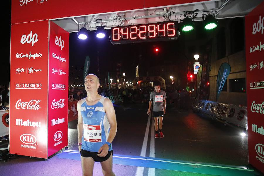 Fotos: ¿Estuviste en la EdP Carrera Nocturna Gijón 10 k? ¡Búscate!