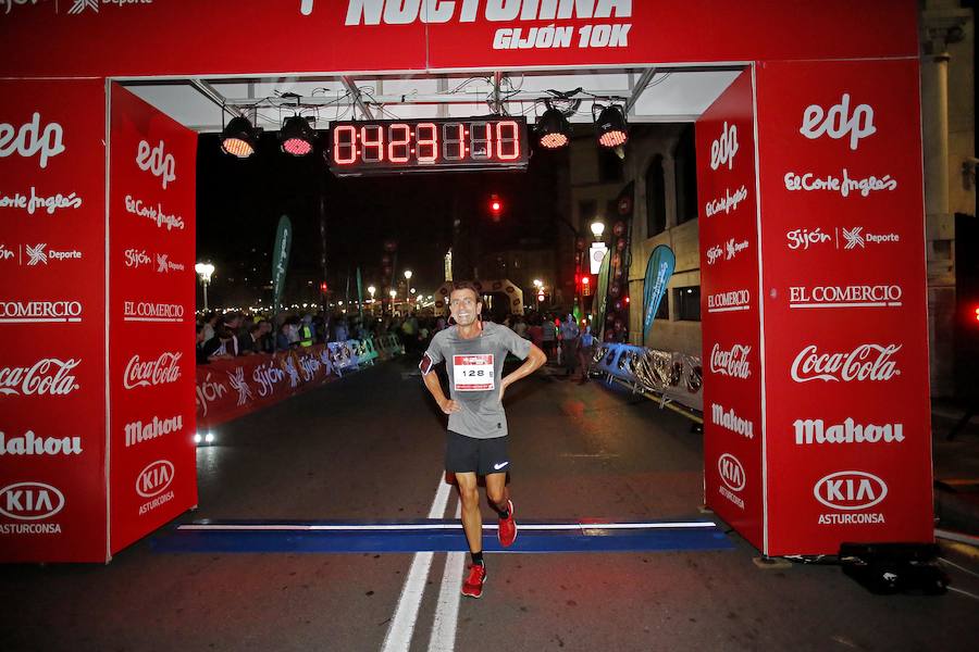 Fotos: ¿Estuviste en la EdP Carrera Nocturna Gijón 10 k? ¡Búscate!