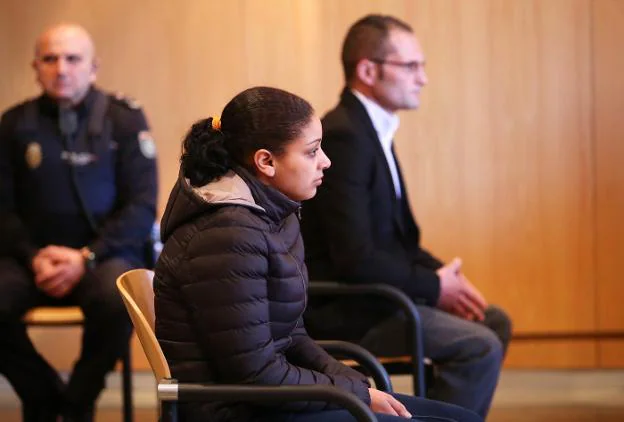 Fadila Chardoud y David Fuentes durante el juicio celebrado en la Audiencia Provincial en 2017. 