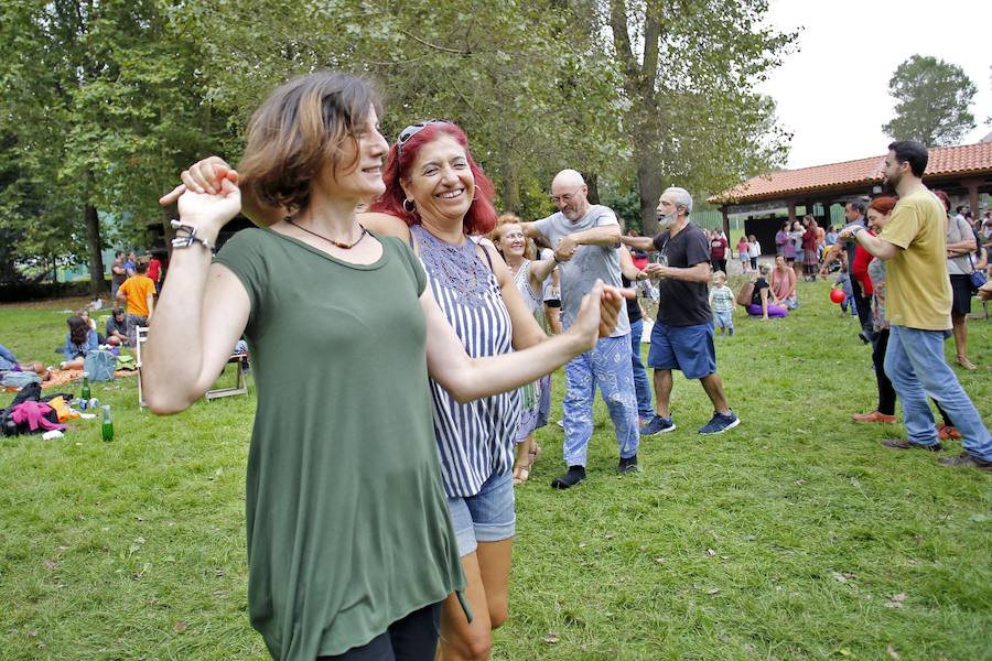La XI Fiesta Intercultural llenó el espacio de danzas, degustaciones y moda.