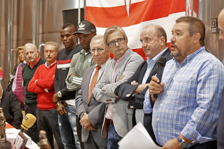 El técnico gijonés llevó al equipo a la UEFA en tres ocasiones y a la final de la Copa del Rey de 1982 contra el Madrid