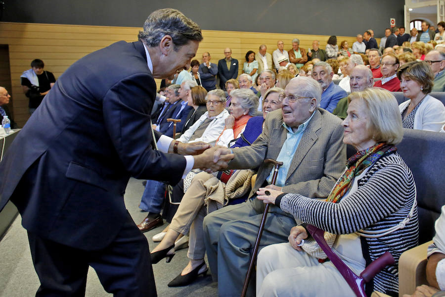 La institución ensalza a Torcuato Fernández-Miranda en sus nuevos locales