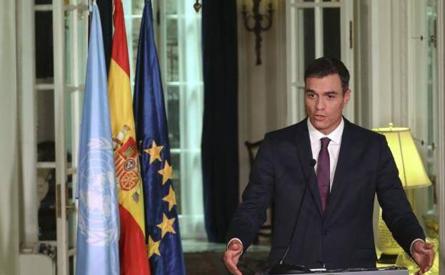 Pedro Sánchez, durante la rueda de prensa que ha ofrecido en la residencia del embajador en Nueva York.