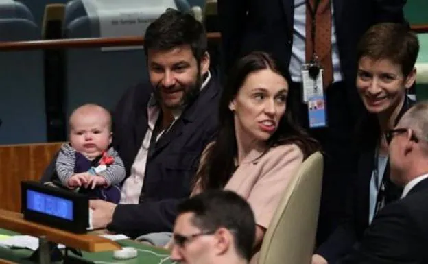 La 'premier' de Nueva Zelanda se lleva su bebé a la cumbre de la ONU