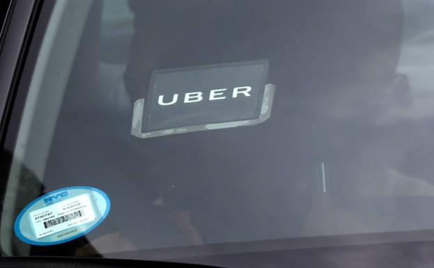 Una mujer y su amante contratan un Uber para ir a un hotel y el conductor resulta ser su marido