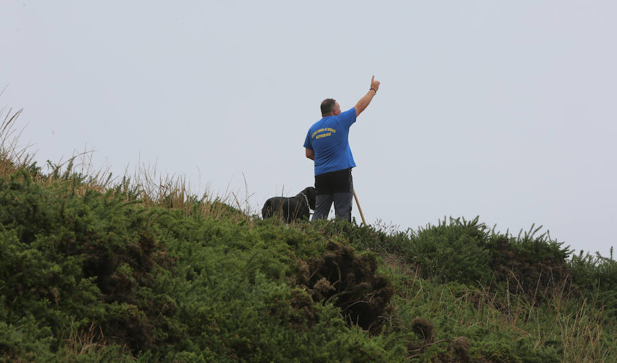 Policía, Bomberos y Guardia Civil rastrean por tierra y mar para localizar a los desaparecidos, dos vecinos de Oviedo y Avilés