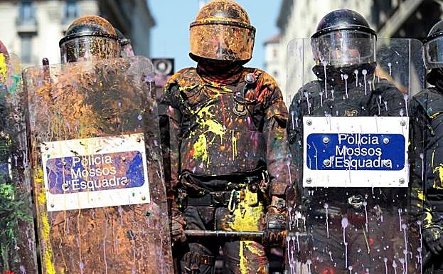 La tensión estalla en las calles de Barcelona en vísperas del 1-O
