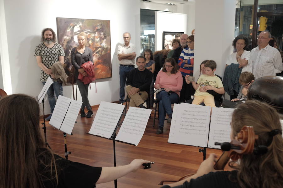 La cita reúne alrededor de las galerías y los espacios públicos a numerosos público que acudió a disfrutar de variadas actividades