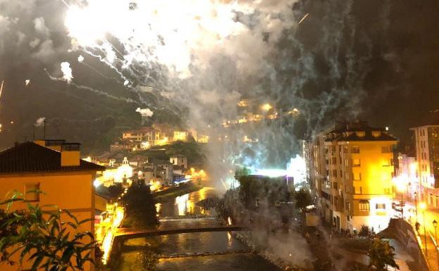 Archivada la vía penal por la explosión de pirotecnia en Cangas del Narcea