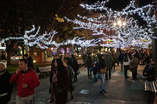 La Plazuela, con la iluminación de las pasadas navidades. 