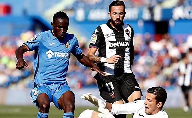Un golazo de Bardhi le da el triunfo al Levante