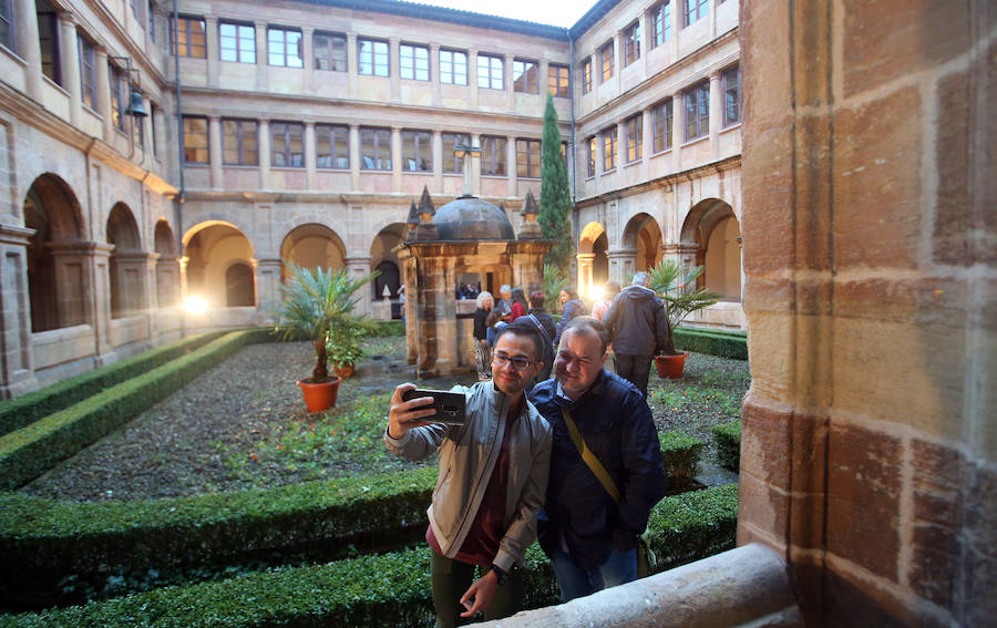 El monasterio de Las Pelayas, la fábrica de La Vega y San Juan el Real registraron colas de gente a pesar del mal tiempo.