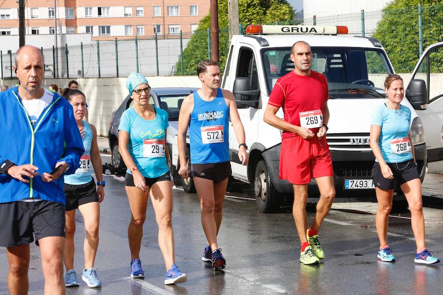 El Santa Olaya y el Grupo han vuelto a unirse este domingo por el deporte, con motivo de la carrera con la que cada temporada estrechan vínculos. Más de 600 corredores tomaron parte en la prueba. 