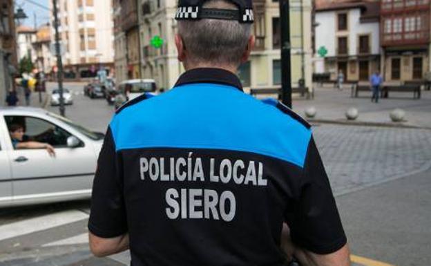 Detienen en Pola de Siero a un joven que conducía un coche robado bajo los efectos de las drogas