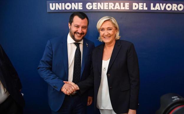 Salvini y Le Pen preparan su «revolución» euroescéptica y ultraderechista