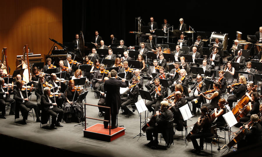 La Orquesta Sinfónica del Principado ha ofrecido un concierto dedicado al nacimiento de Leonard Bernstein