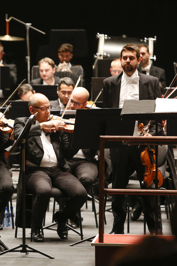 La Orquesta Sinfónica del Principado ha ofrecido un concierto dedicado al nacimiento de Leonard Bernstein
