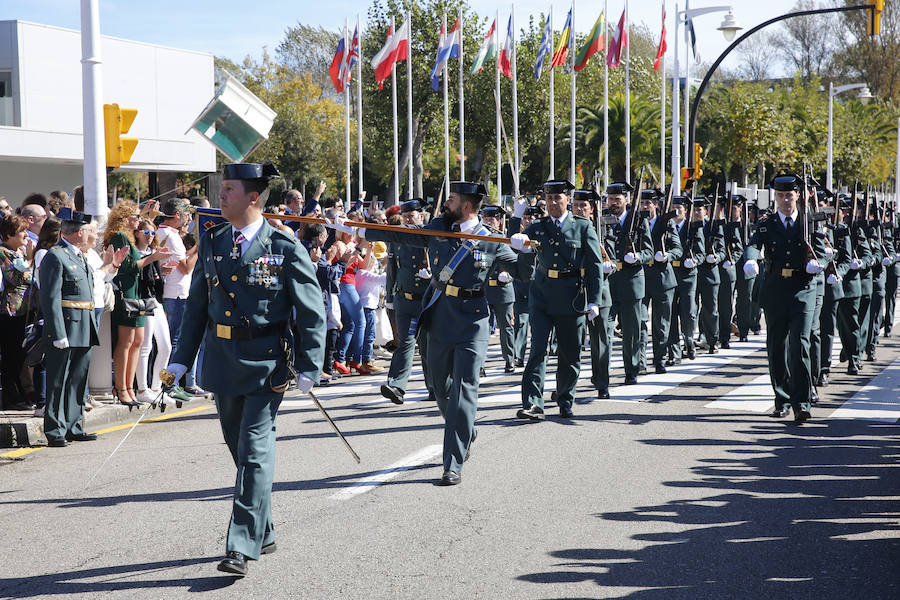 Es la primera ocasión que los actos institucionales de la Guardia Civil se desarrollaban fuera de la comandancia de Contrueces