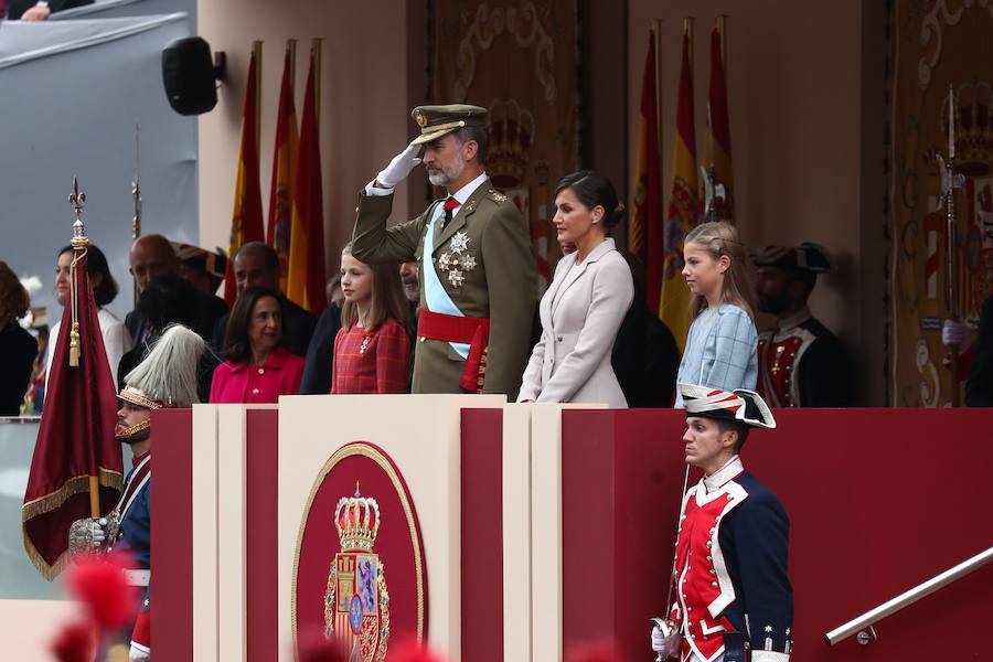 La Princesa hace visible su condición de heredera junto al Rey en el desfile