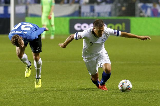 Robin Lod, durante un lance del partido de ayer. :: AFP