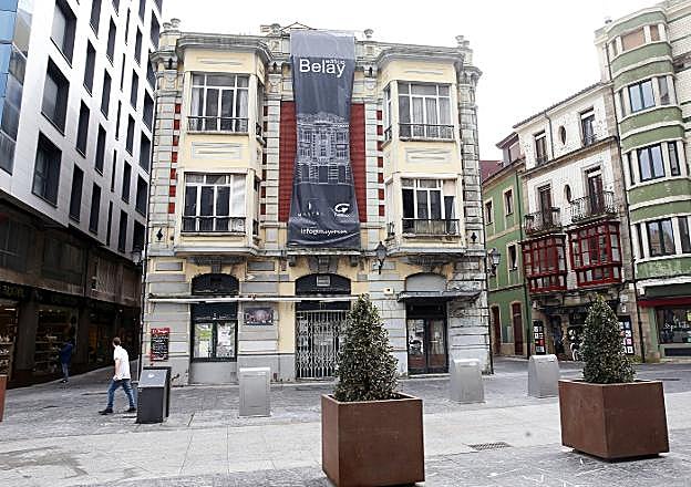 Trinidad, 4. El antiguo bar Las Cortes se transformará en viviendas de lujo. 