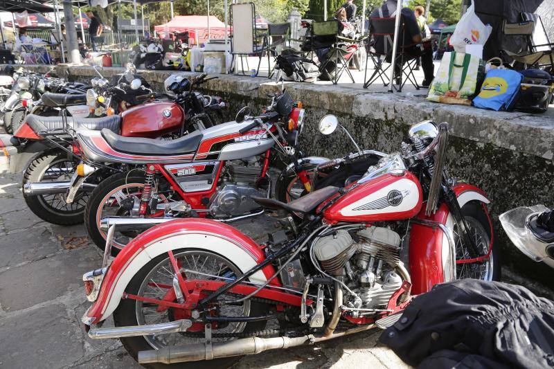 Medio centenar de pilotos se vieron las caras en una reñida subida de Bustio a Colombres que atrajo a cientos de personas.