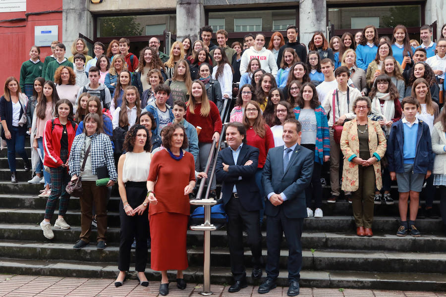 Los alumnos elaboraron 46 periódicos que le mostraron a la Premio Princesa de Comunicación y Humanidades y también tuvieron la oportunidad de entrevistarla