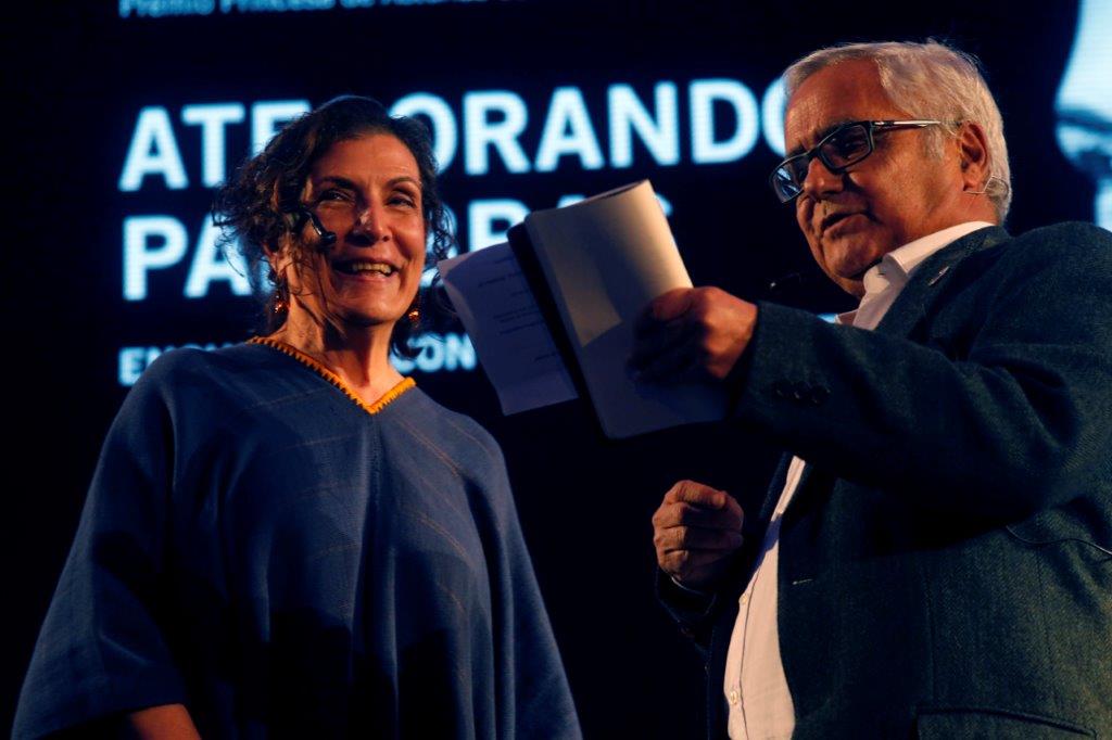 La galardonada con el Premio Princesa de Comunicación mantuvo un encuentro con centenares de miembros de 116 clubes de lectura de siete comunidades autónomas