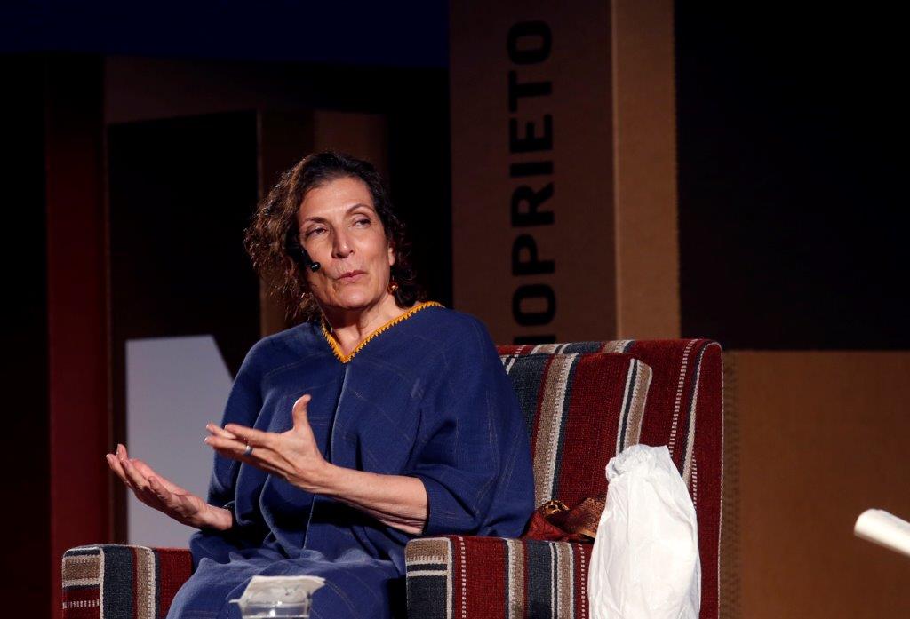 La galardonada con el Premio Princesa de Comunicación mantuvo un encuentro con centenares de miembros de 116 clubes de lectura de siete comunidades autónomas