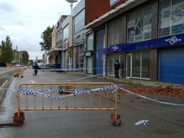 Cortado un tramo del vial interior de la Avenida de Lugo