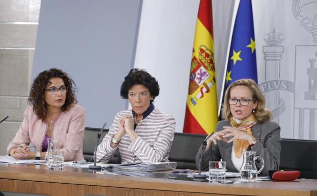 Rueda de prensa tras el Consejo de Ministros extraordinario María Jesús Montero, Isabel Celaá, Nadia Calviño.