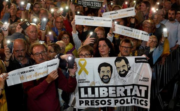 Aspecto de la manifestación celebrada este martes en Barcelona por la liberación de los 'jordis'.