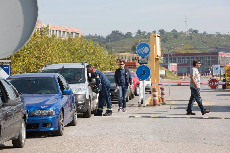 La multinacional ha comunicado a los comités de empresa de sus tres factorías españolas y al comité europeo su decisión de cerrar las instalaciones de Avilés y Coruña. 