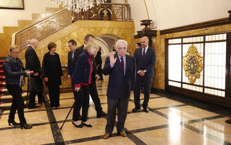 El Premio Princesa de Asturias de las Artes relató en el teatro gijonés episodios de su infancia, además de reconocer que su primera película, 'Malas Calles', lo cambio todo y fue la «mejor época» de su vida a nivel profesional.