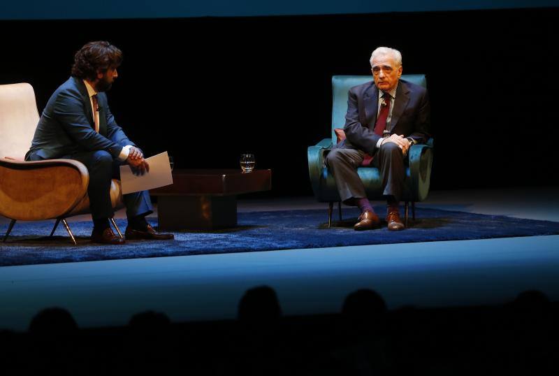 El Premio Princesa de Asturias de las Artes relató en el teatro gijonés episodios de su infancia, además de reconocer que su primera película, 'Malas Calles', lo cambio todo y fue la «mejor época» de su vida a nivel profesional.