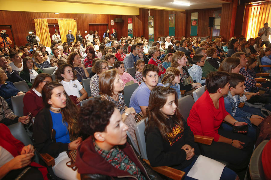 La premio Princesa de Asturias 2018 de la Concordia Sylvia A. Earle visita a los alumnos del IES Doña Jimena